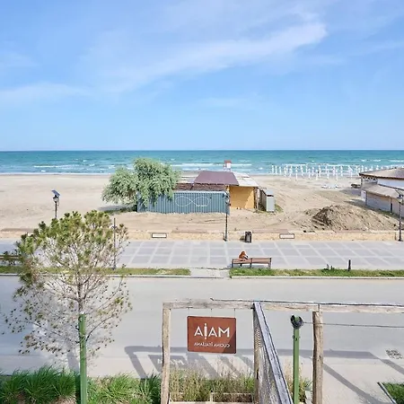 Absolute Sea View - Infinity Pool&spa&ev Friendly Apartment Mamaia
