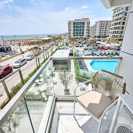 Absolute Sea View - Infinity Pool&spa&ev Friendly Apartment Mamaia