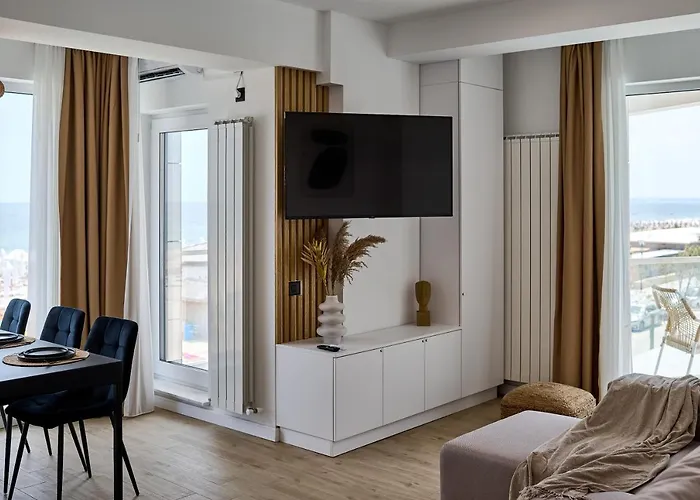 Absolute Sea View - Infinity Pool&spa&ev Friendly Apartment Mamaia